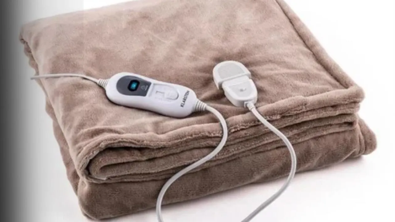 How does a blanket heater work?