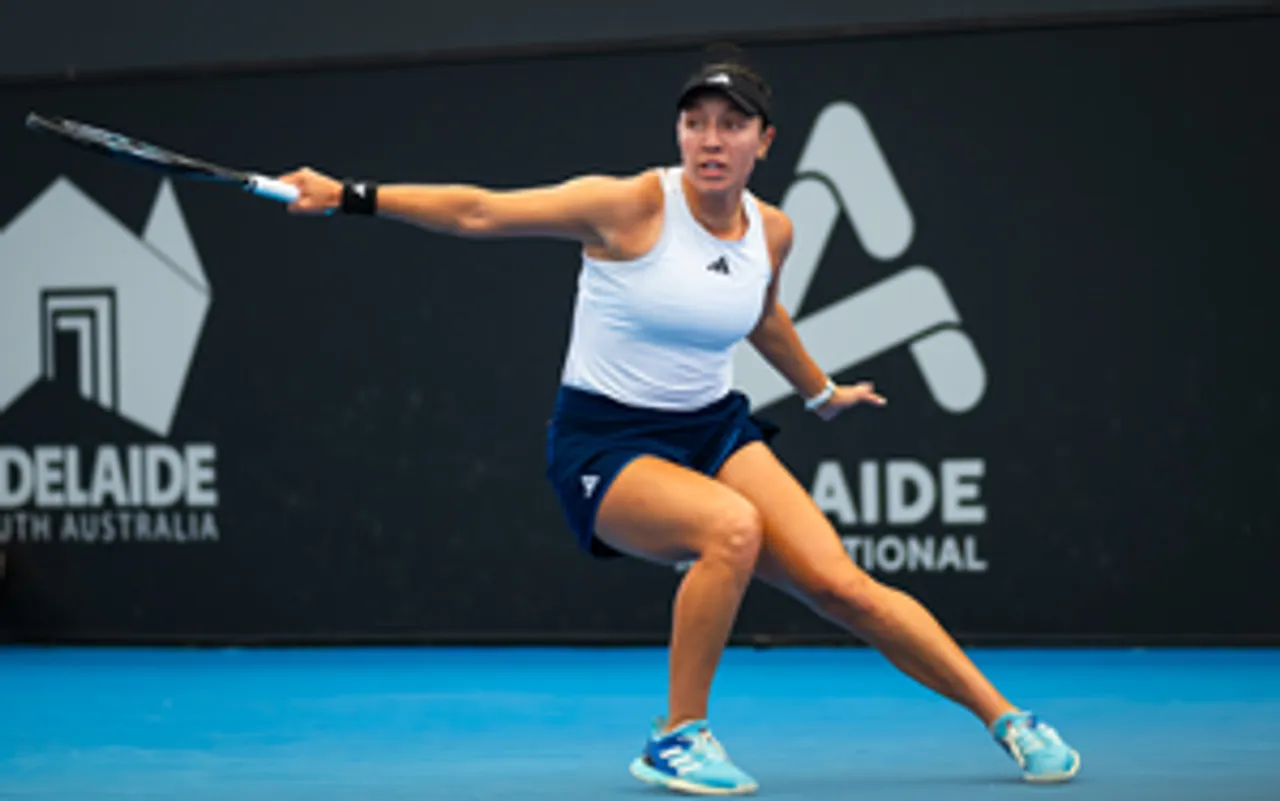 hindi-pegula-fend-off-lucky-loer-pera-to-make-adelaide-quarterfinal--20240110110332-20240110124319