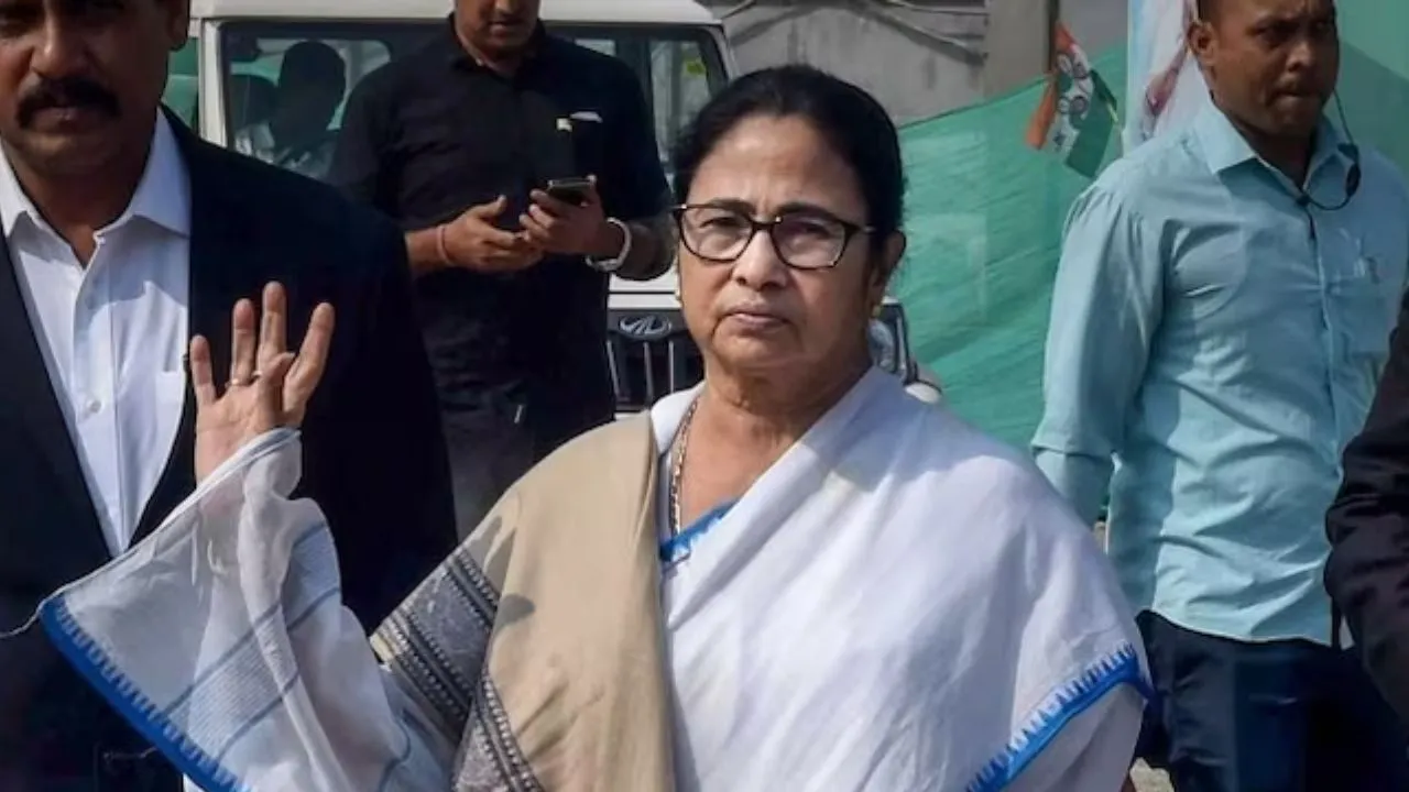 mamata banerjee car accident
