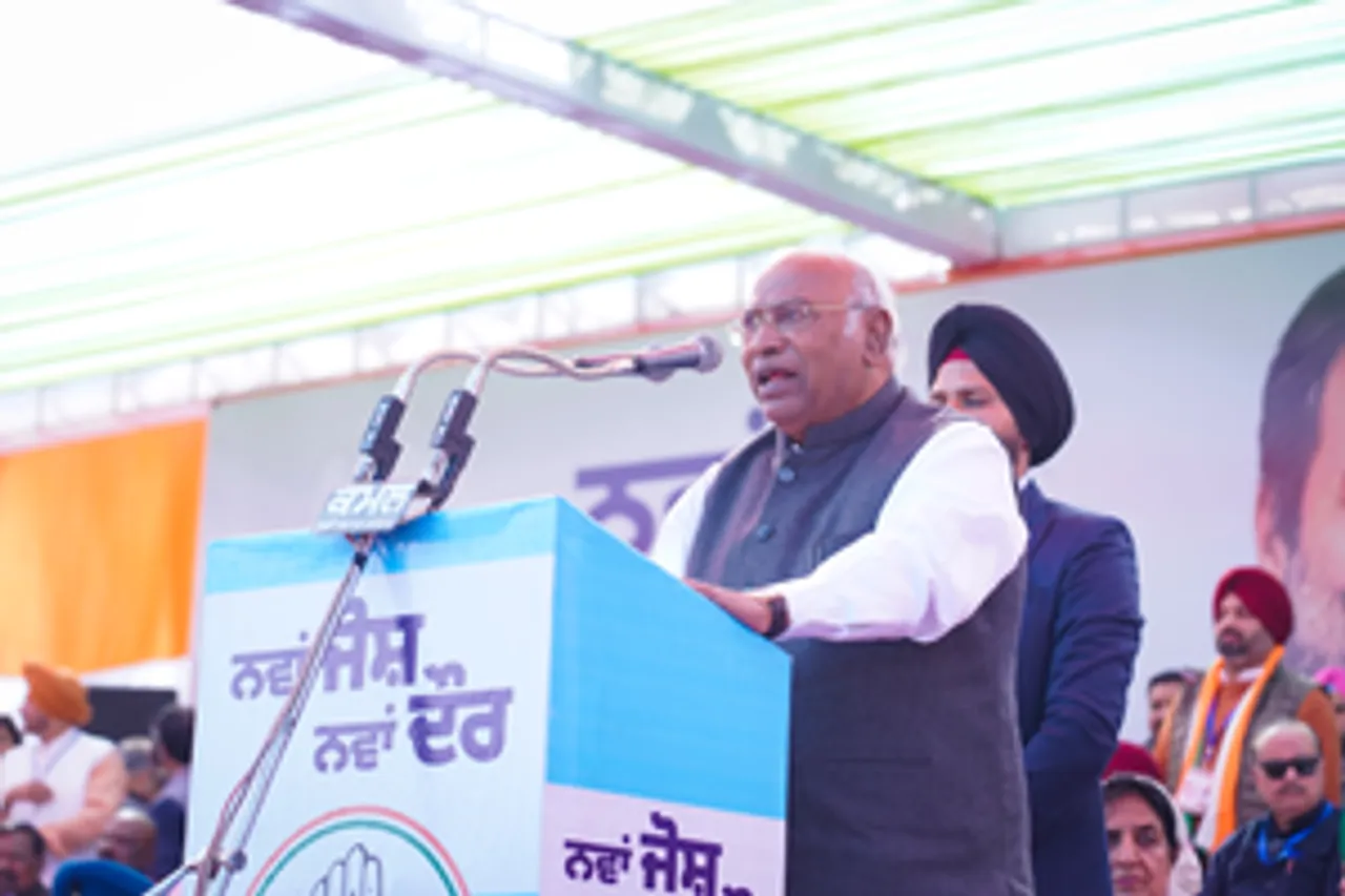 hindi-congre-will-ecure-victory-acro-all-13-lok-abha-eat-in-punjab-ay-kharge--20240211200305-2024021