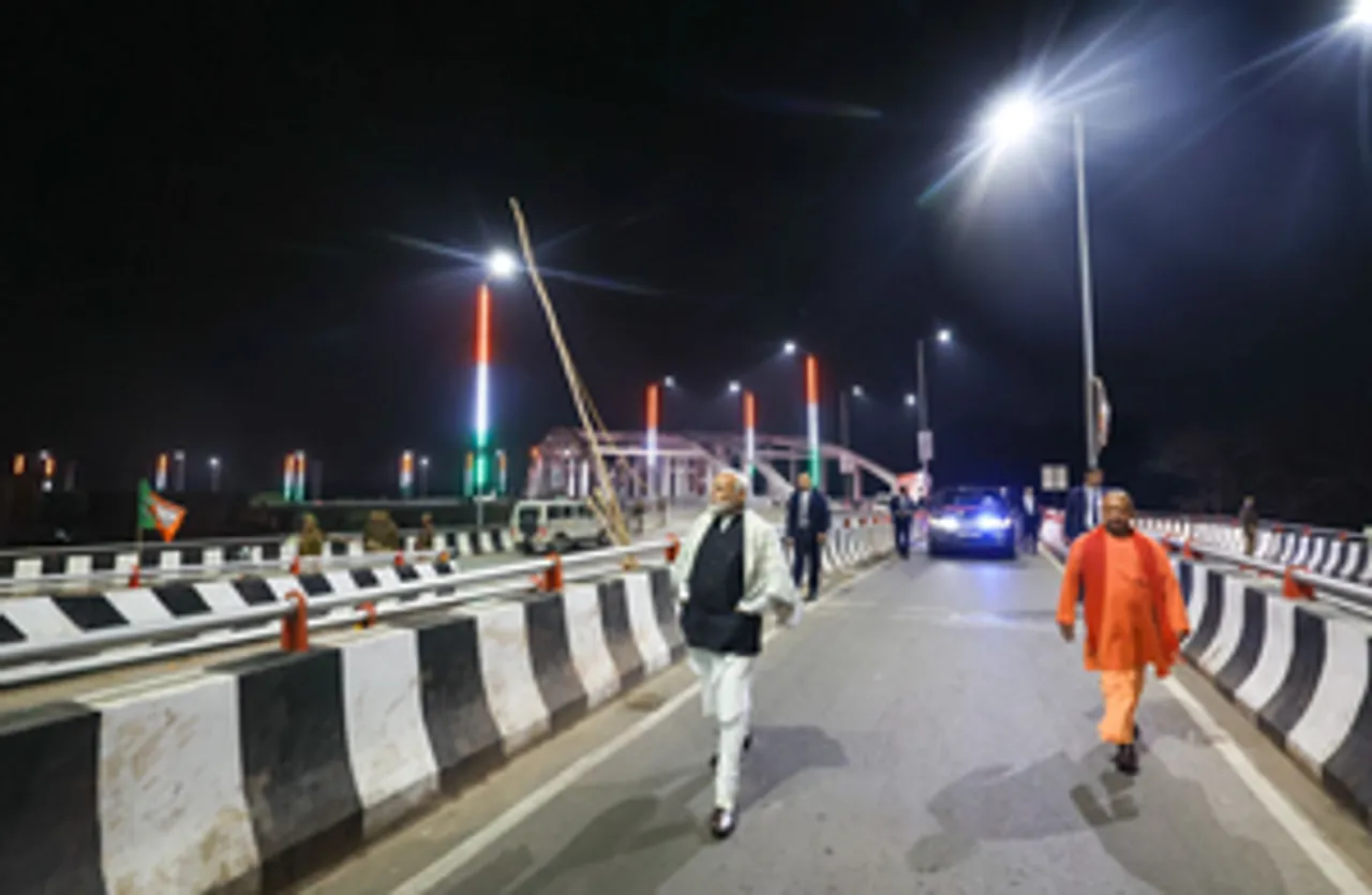 hindi-pm-modi-make-night-inpection-of-newly-built-varanai-road--20240223001131-20240223003426