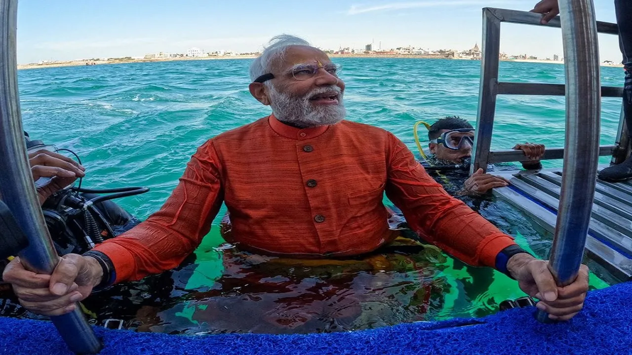 pm modi scuba diving