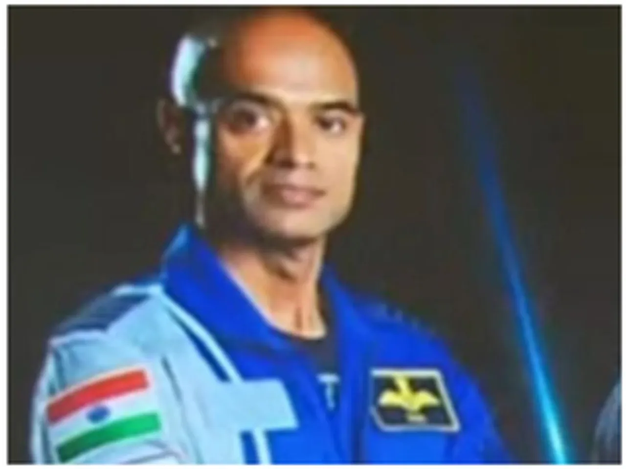 hindi-palakkad-nenmara-break-out-in-joy-after-hearing-nameof-praanth-nair-commander-of-gangayaan--20