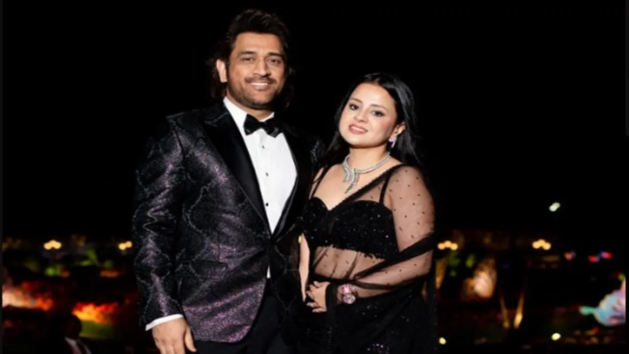 ms dhoni and wife sakshi dhoni