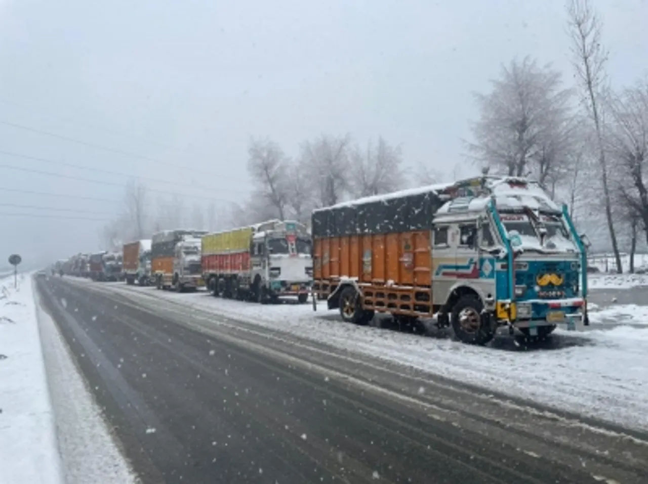 hindi-rinagar-jammu-highway-blocked-for-2nd-conecutive-day--20240303080905-20240303102415