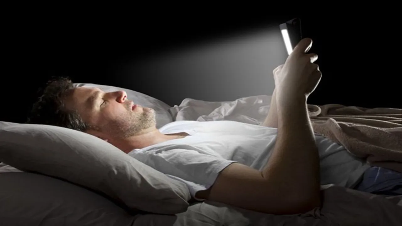 Disadvantages Of Using Phone In Dark