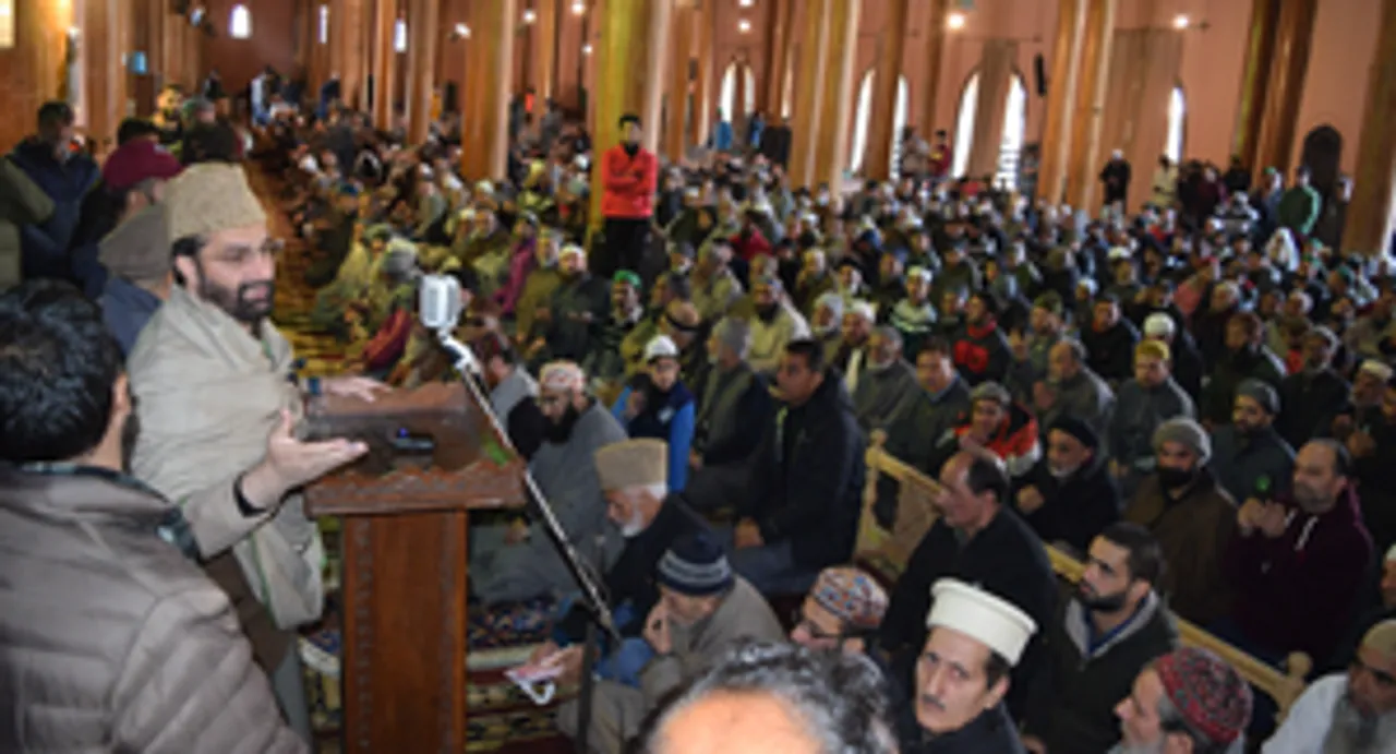 hindi-eparatit-leader-mirwaiz-umar-offer-friday-prayer-at-rinagar-jamia-majid--20240308154805-202403