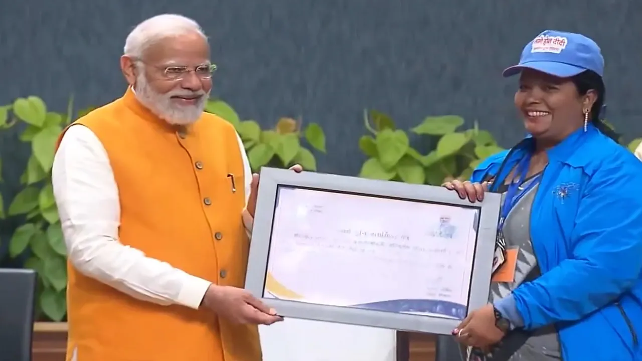 PM Modi at Sashakt Nari Viksit Bharat programme