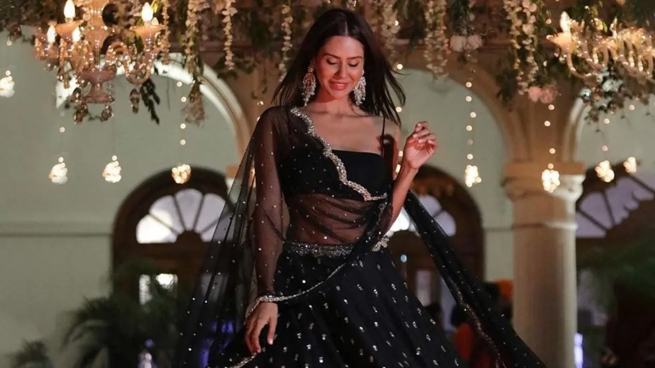 black clothes in puja
