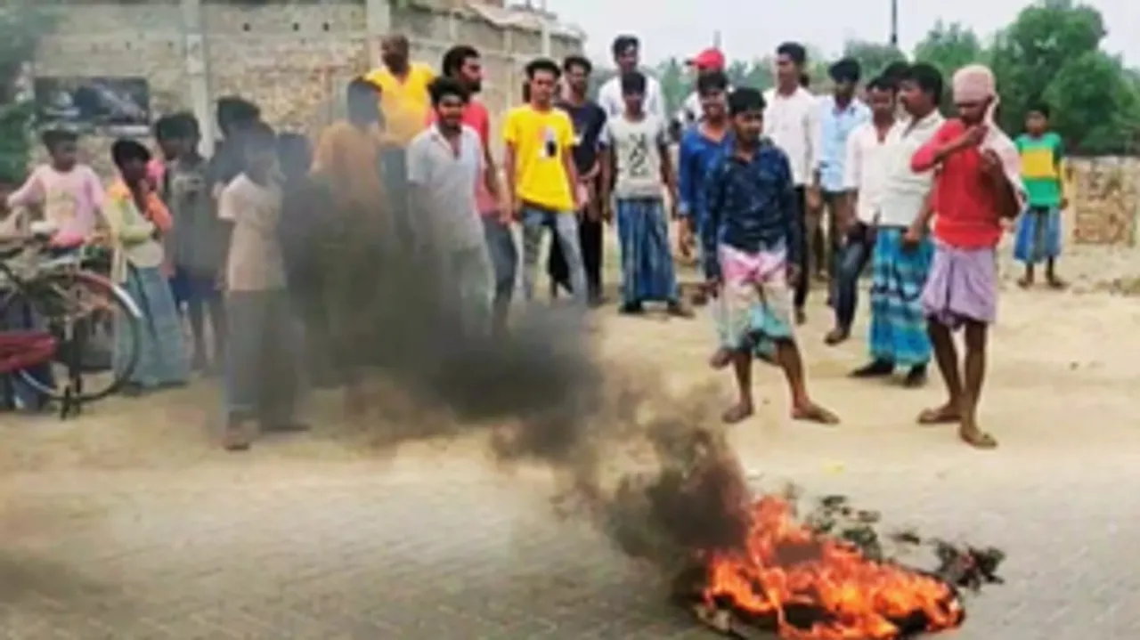 hindi-freh-protet-erupt-at-andehkhali-over-demand-for-3-more-local-tmc-leader--20240317154805-202403