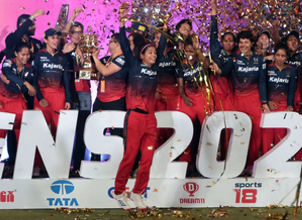 hindi-vijay-mallya-kohli-chahal-ehwag-hail-rcb-women-on-maiden-wpl-title--20240318002824-20240318012