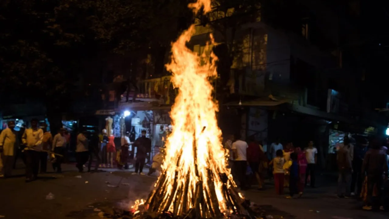 Holika Dahan 2024 include these aartis