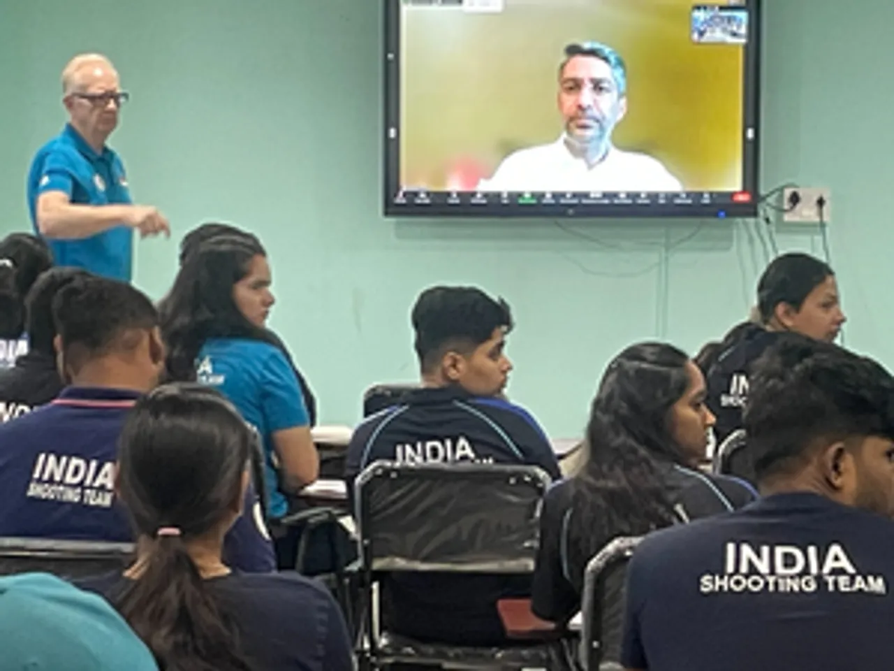 hindi-abhinav-bindra-motivate-national-hooting-quad-ahead-of-pari-olympic-home-run--20240331175906-2