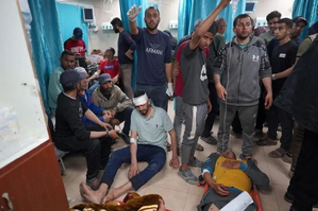 hindi-4-killed-17-wounded-in-iraeli-bombing-on-hopital-in-gaza--20240401021606-20240401081515