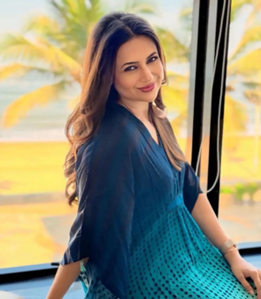hindi-divyanka-tripathi-aim-for-peaceful-unday-drop-pic-in-kaftan-dre--20240407125705-20240407160718
