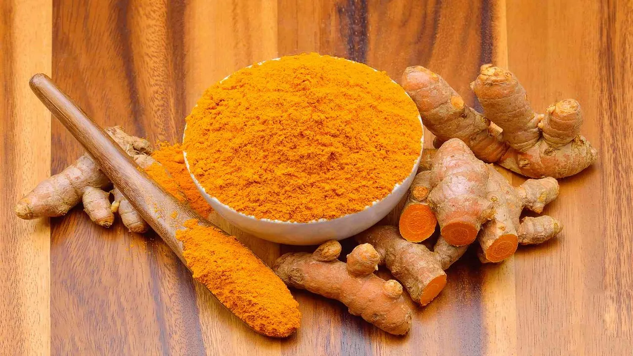 Applying Haldi on Wound