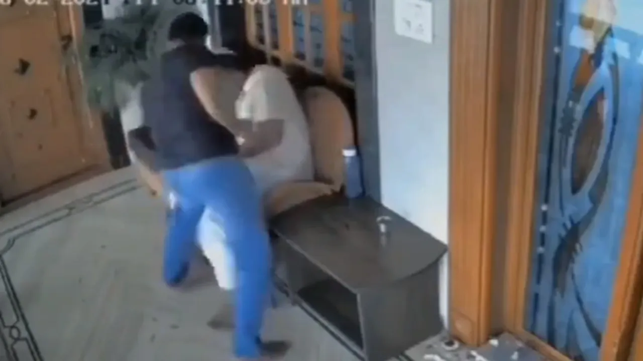 Son beats his father brutally