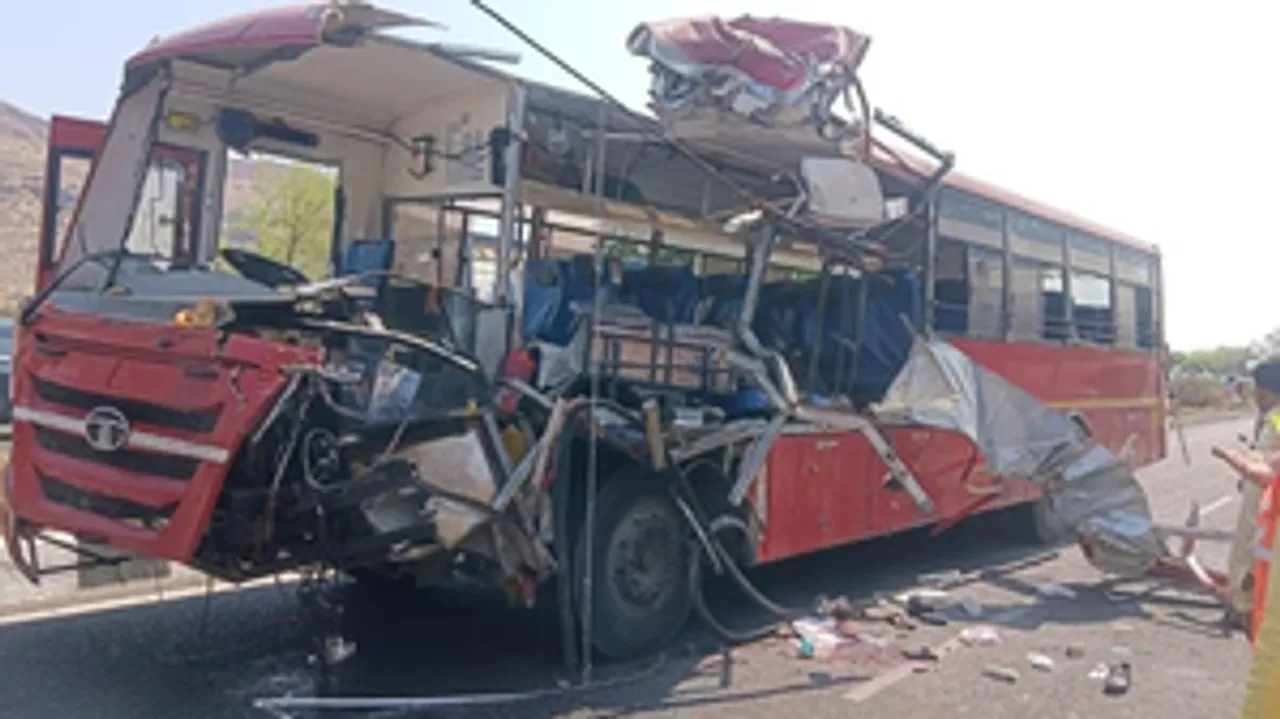 hindi-2-elderly-among-5-killed-41-hurt-in-t-bu-truck-crah-on-nahik-highway--20240430183605-202404302
