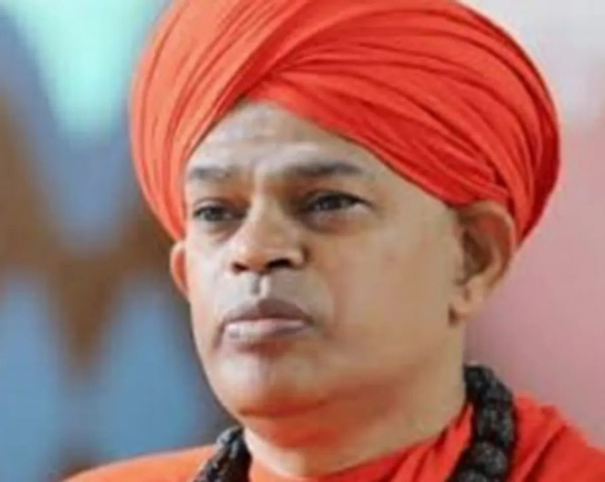 hindi-ktaka-lingayat-mutt-ex-candal-eer-urrender-before-court-jailed-again--20240429210605-202404300