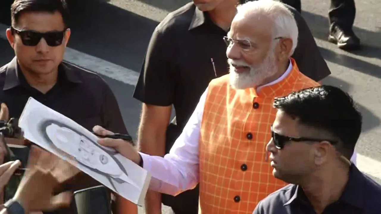 PM Modi Cast His Vote