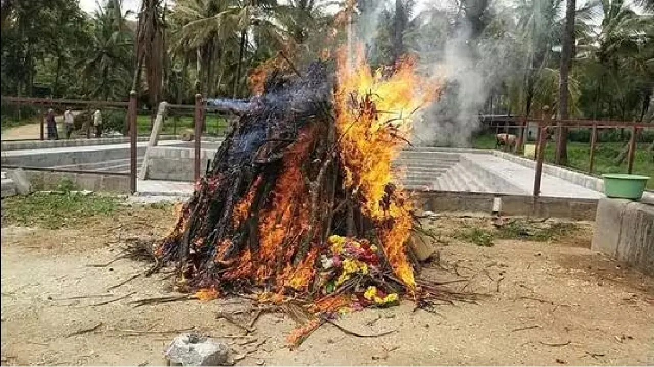 roadside cremation
