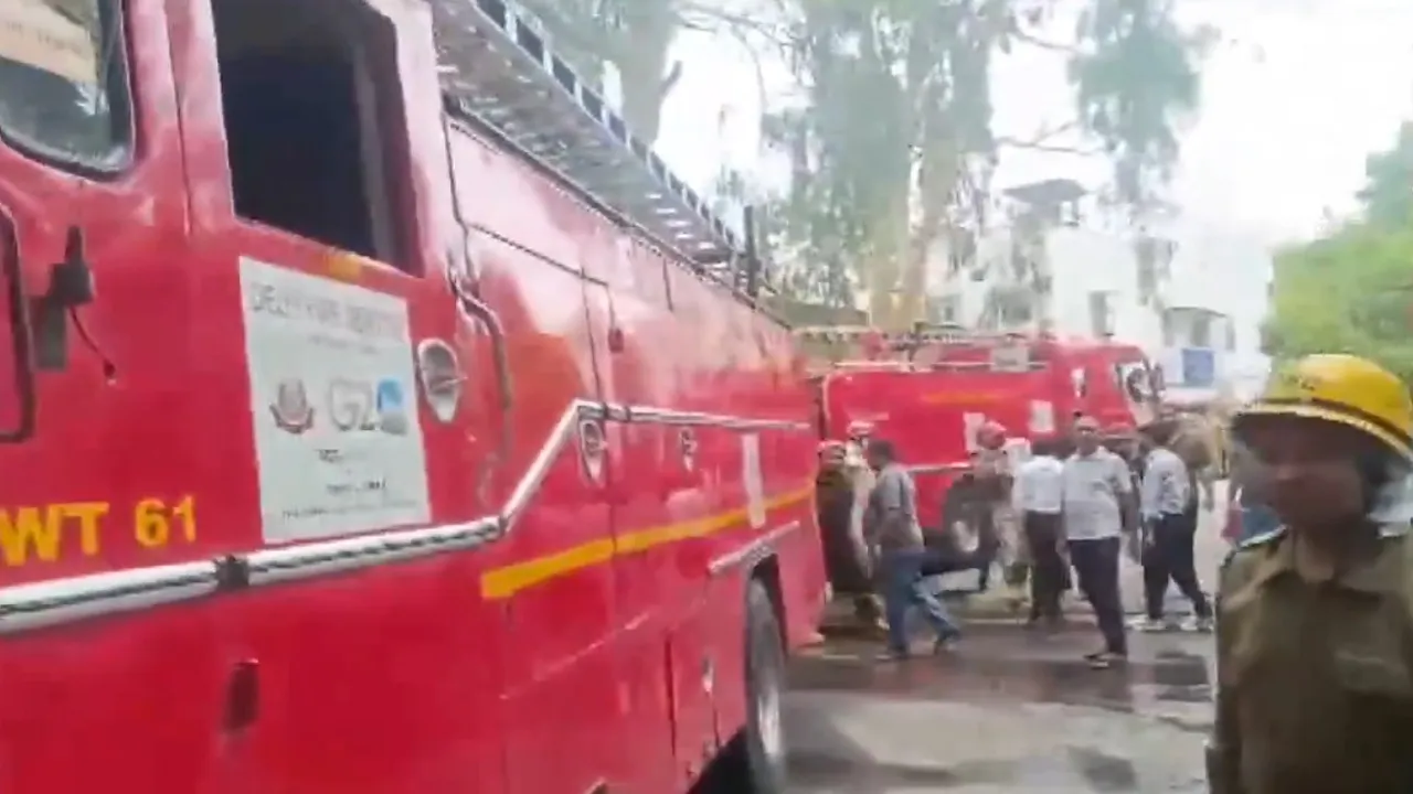 Safdarganj Hospital