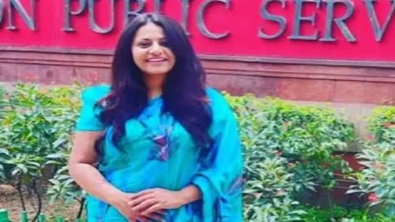 ias puja khedkar