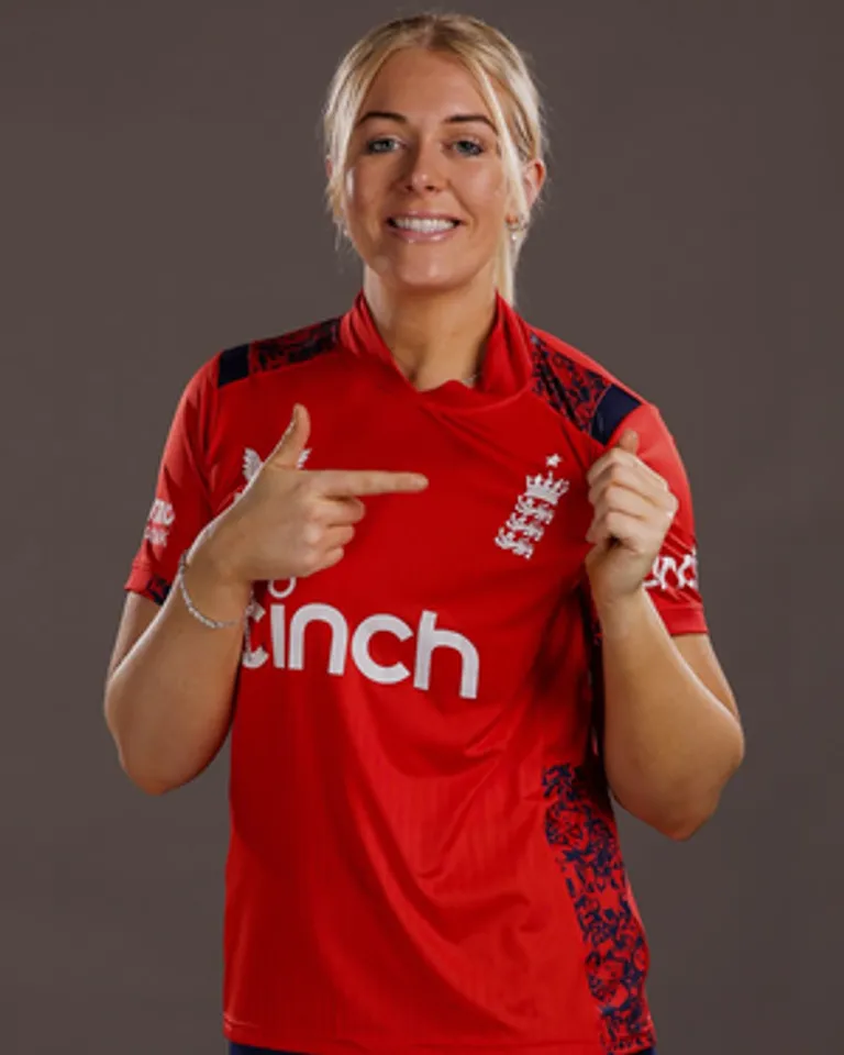 hindi-arah-glenn-attain-new-career-high-rating-in-icc-women-t20i-ranking--20240716151658-20240716160