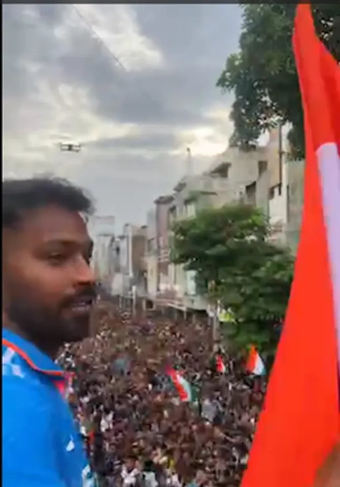 hindi-over-35-lakh-fan-welcome-hardik-pandya-in-victory-parade-in-vadodara-homecoming--2024071523390