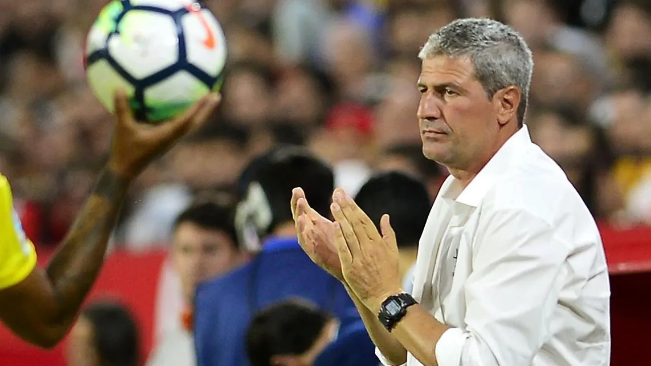 Spanish Manolo Marquez Appointed head coach of Indian Men s Football Team