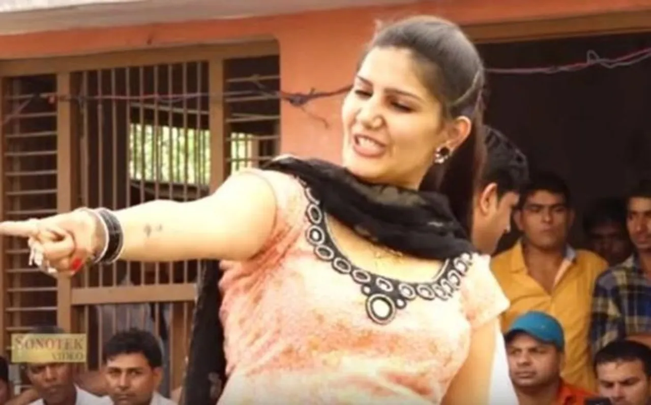 VIDEO: सपना चौधरी के ठुमकों पर क्रेजी हुए लोग, तूफानी डांस पर उड़ाए पैसे