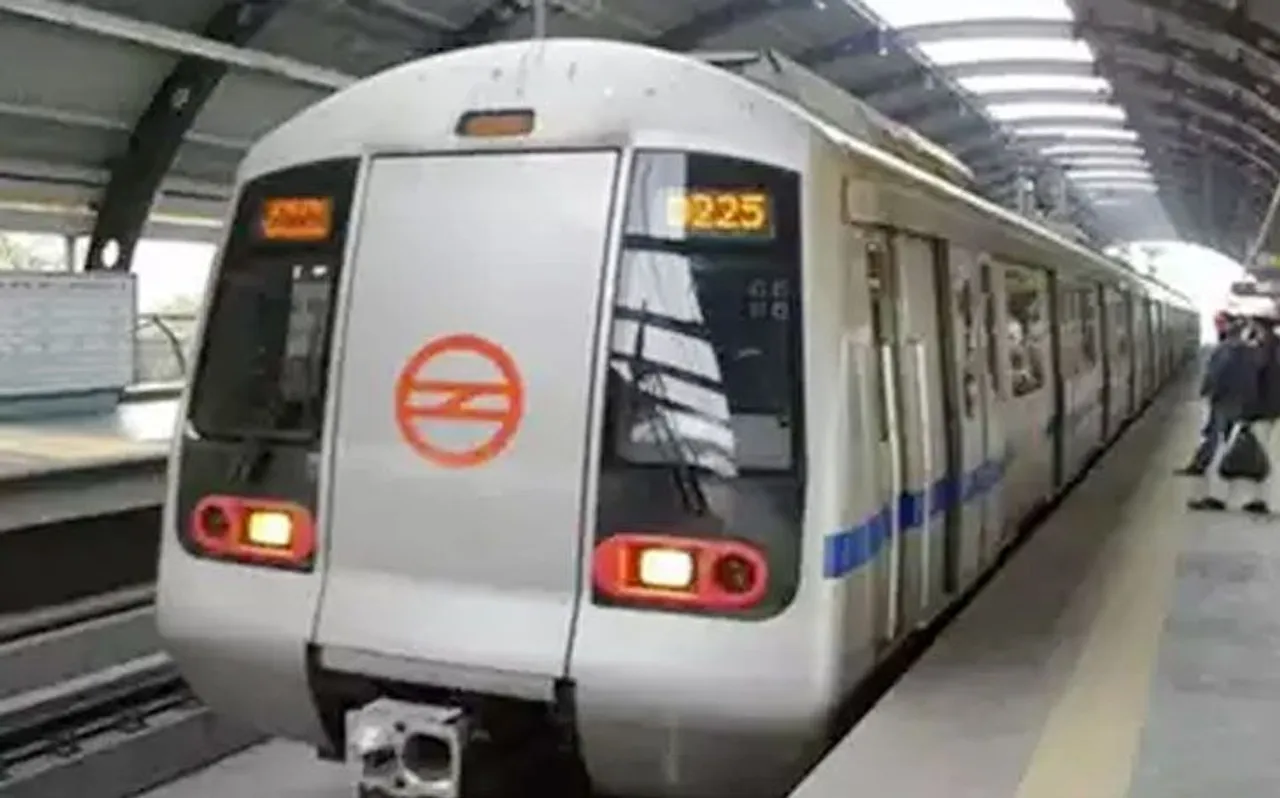 दिल्ली : रमेश नगर मेट्रो स्टेशन पर 65 साल के व्यक्ति ने मेट्रो के आगे कूदकर खुदकुशी की