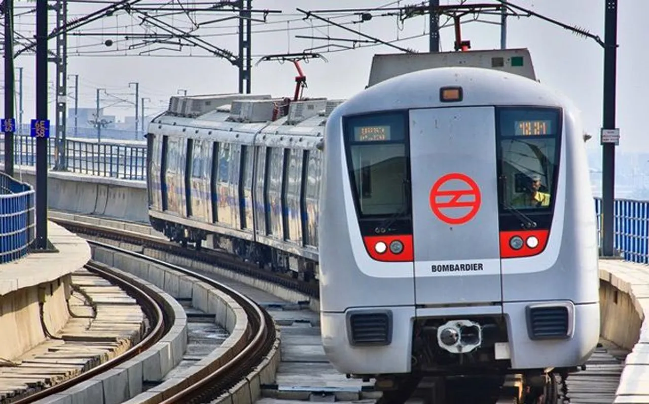 जहांगीरपुर मेट्रो स्टेशन पर ASI ने मेट्रो के आगे कूदकर खुदकुशी की