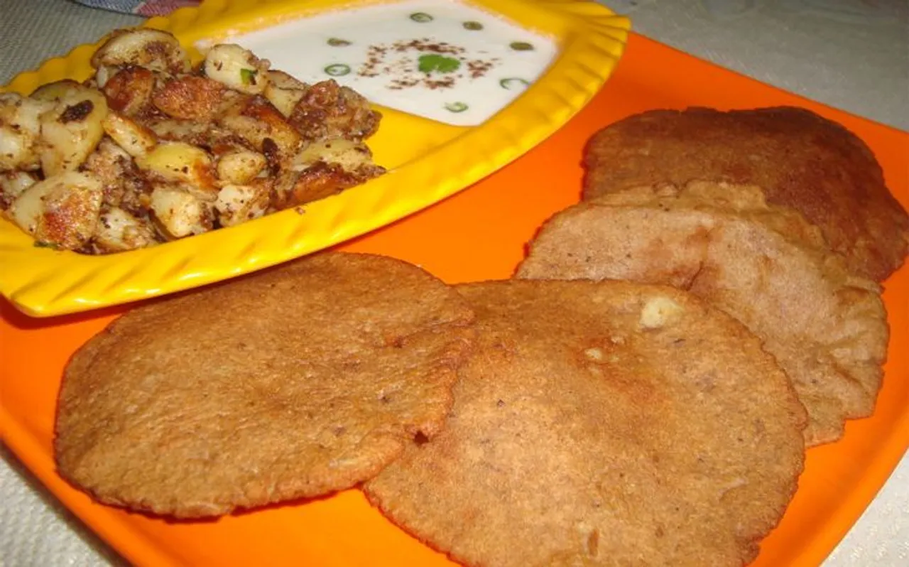 Vrat Recipes: नवरात्रि के व्रत में बनाएं कुट्टू के आटे की ये टेस्टी रेसिपी