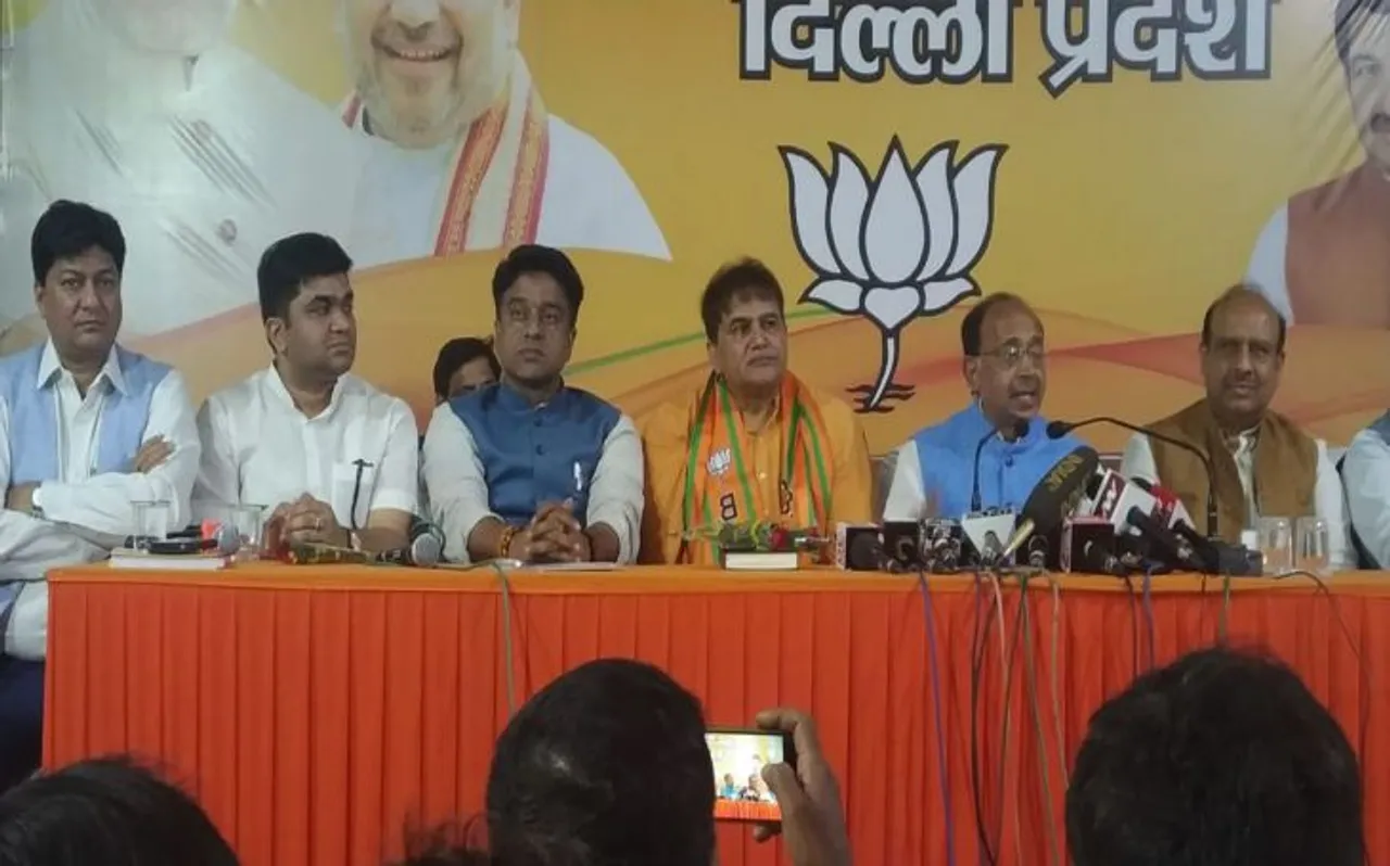 आम आदमी पार्टी को लगा झटका, आप विधायक देवेंद्र सहरावत बीजेपी में हुए शामिल
