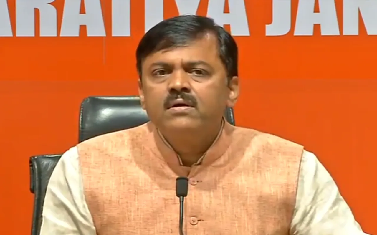 क्‍या राहुल गांधी ब्रिटेन के नागरिक हैं? नामांकन की स्‍क्रूटनी रोके जाने पर बीजेपी ने उठाए सवाल