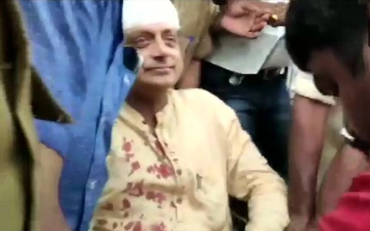 कांग्रेस नेता शशि थरूर मंदिर में पूजा करते वक्त गिरे, सिर में आई चोट, 6 टांके लगे