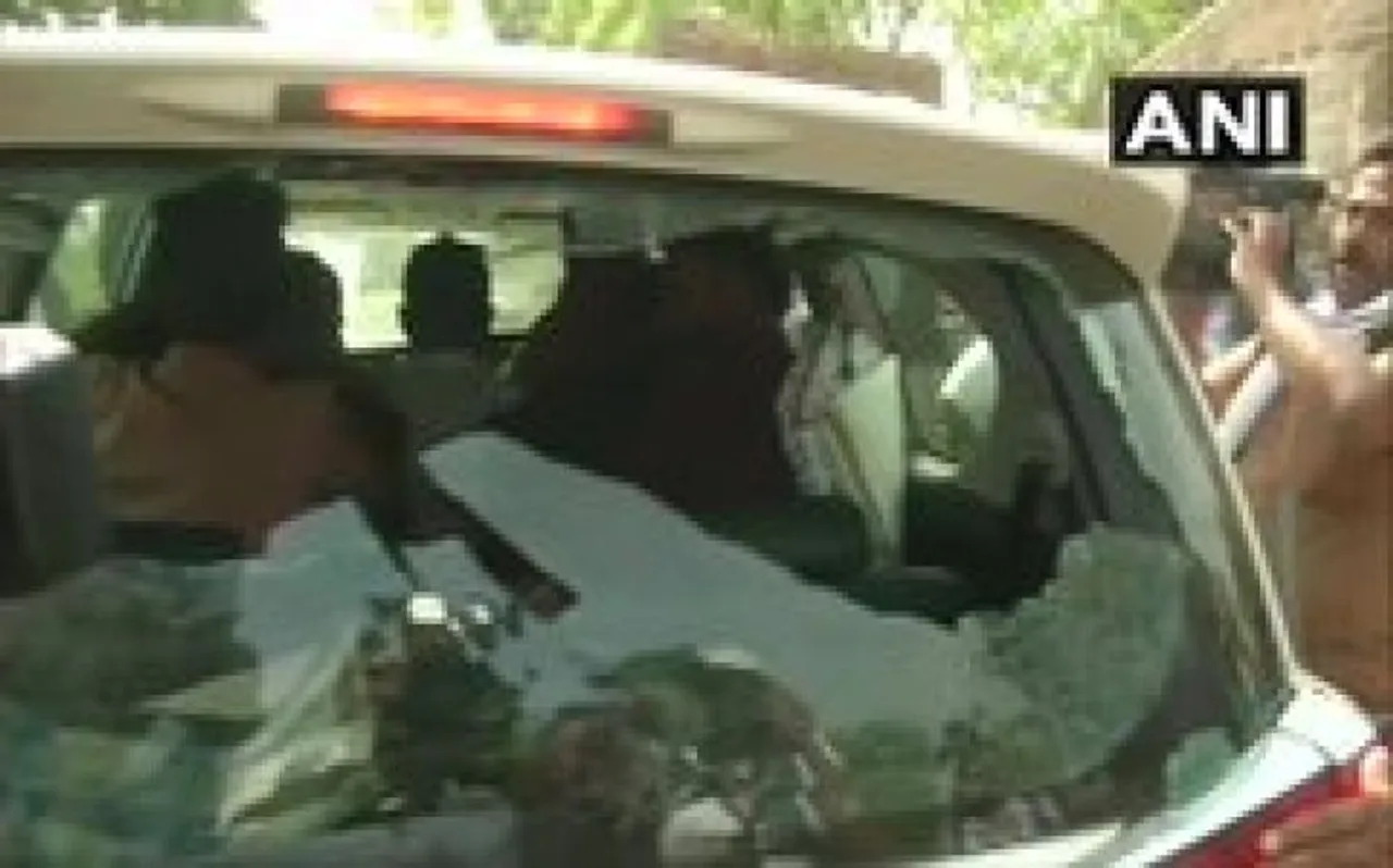 West Bengal में हिंसा : आसनसोल में BJP और TMC कार्यकर्ताओं के बीच झड़प, बाबुल सुप्रियो की कार के शीशे तोड़े