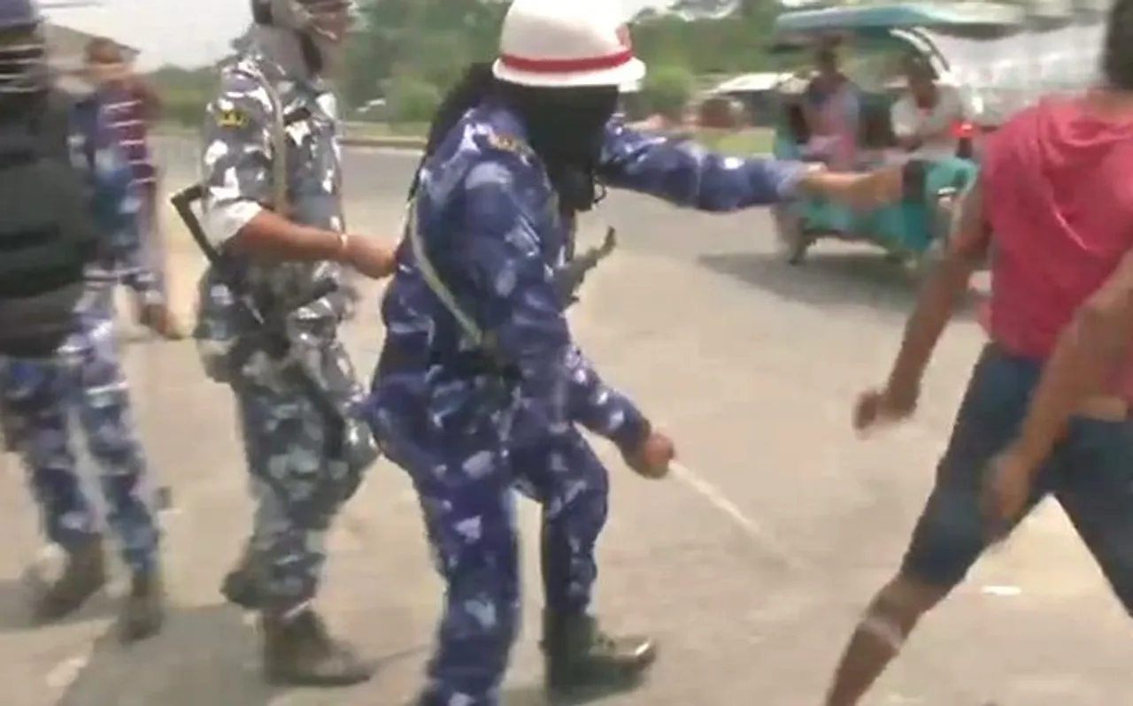 पश्चिम बंगाल : चुनाव के दौरान रायगंज में हिंसा, CPM सांसद मोहम्मद सलीम की कार पर पथराव