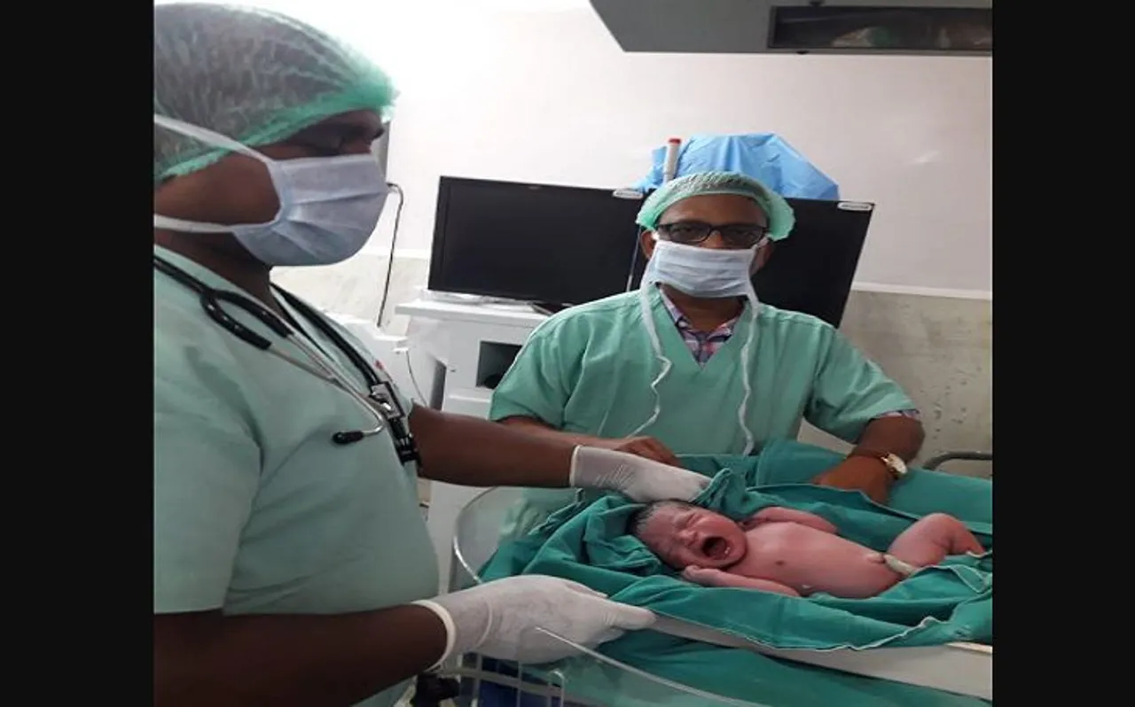 भुवनेश्वर: तबाही के मंजर के बीच महिला ने 'फानी' बच्ची को दिया जन्म