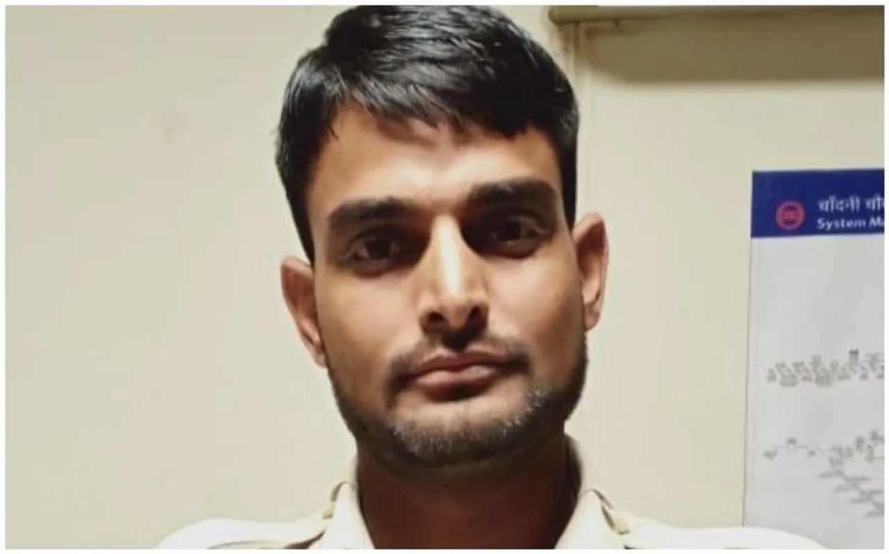 CISF ने  शनिवार को चांदनी चौक मेट्रो स्टेशन पर एक संदिग्ध को हिरासत में लिया