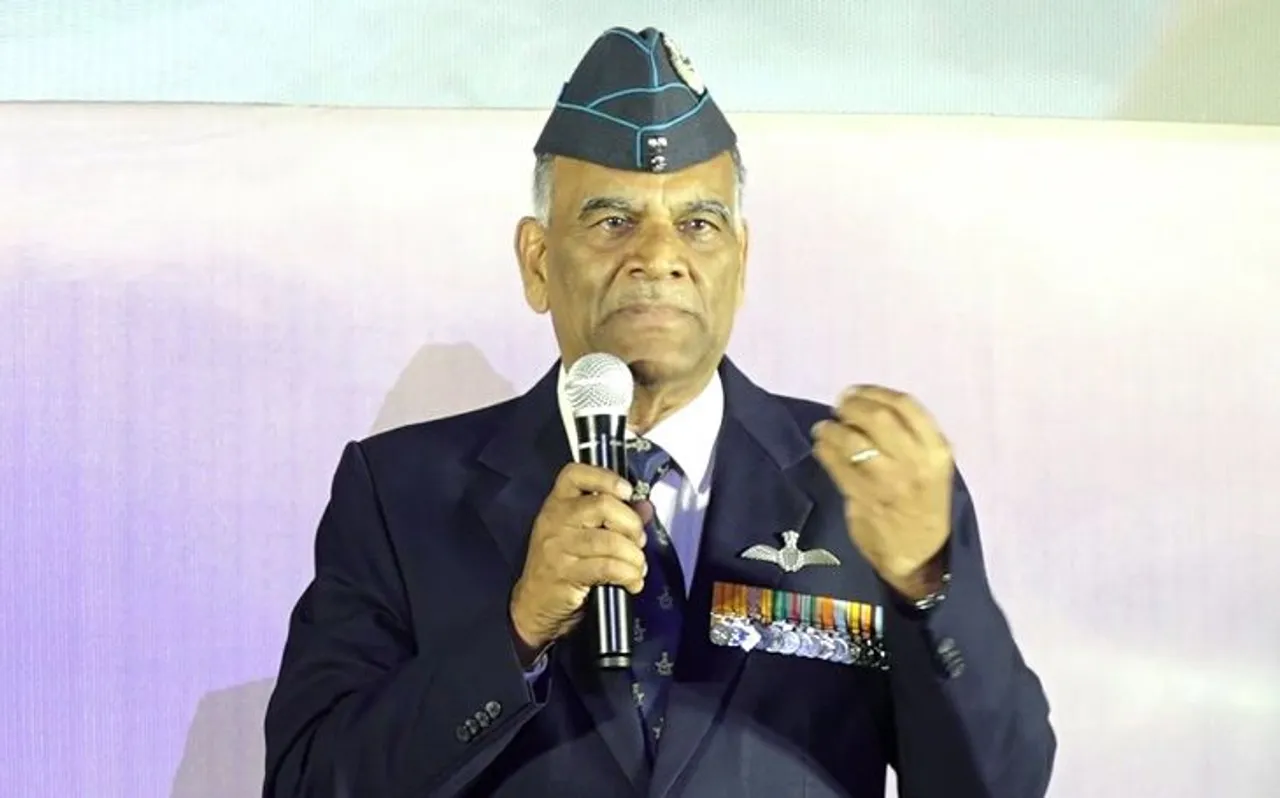 Air Strike : विंग कमांडर अभिनंदन के पिता बोले- हमले में मरे होंगे 300 आतंकी