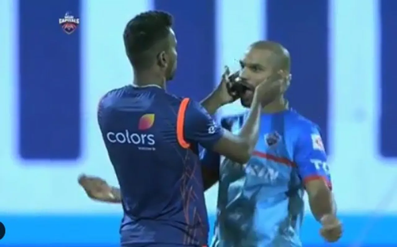 IPL12: जब कोटला के मैदान पर 'ब्रोमांस' करते नजर आए शिखर धवन और हार्दिक पांड्या