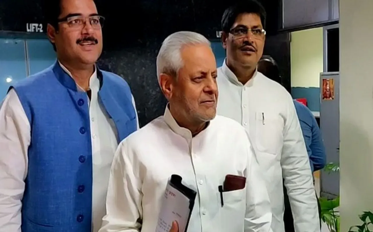 UP/UK 6 May News: EVM में गड़बड़ी को लेकर चुनाव आयोग पहुंचे सपा नेता