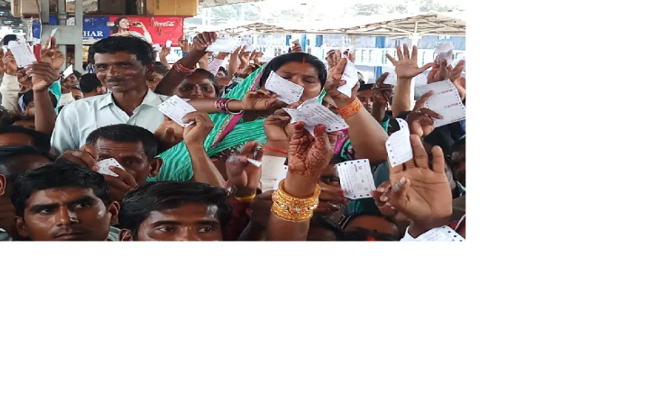 ट्रेन में यात्रियों को अंगूठा का निशान दिला रहा है सीट, व्यवस्था के मुरीद हुए यात्री