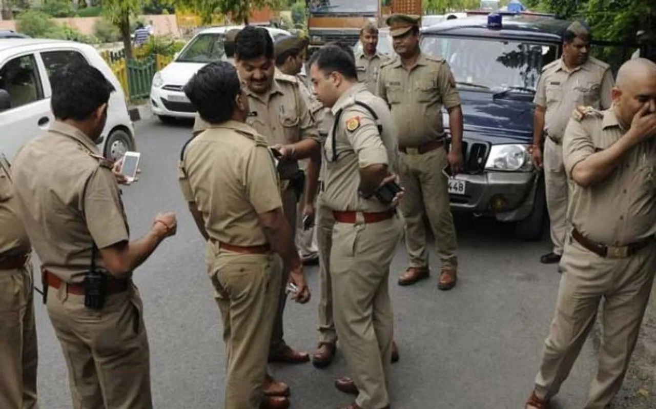 नोएडा में रेव पार्टी पर छापेमारी, 192 लड़के-लड़कियां गिरफ्तार