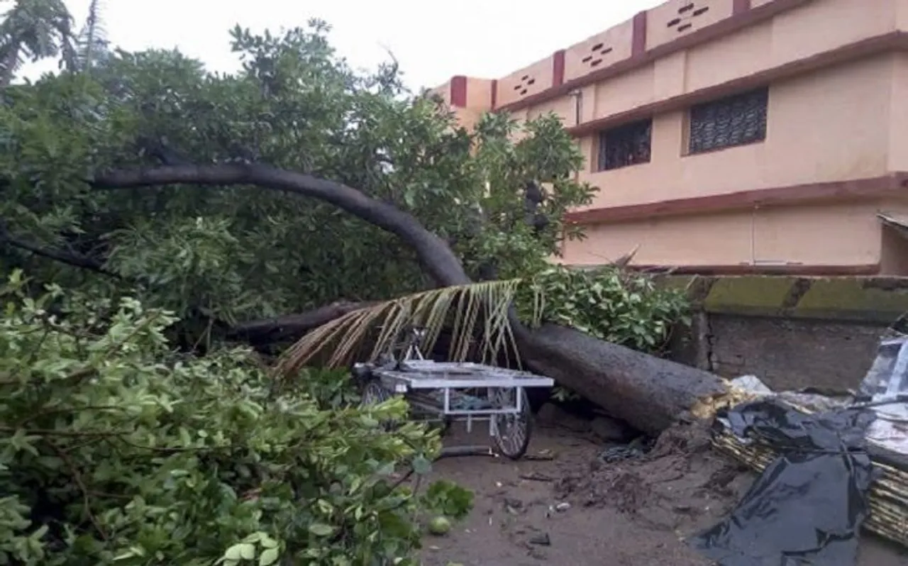 Fani Cyclone LIVE Updates : फानी तूफान पश्‍चिम बंगाल पहुंचा, लगातार बारिश से कई जिले बेहाल