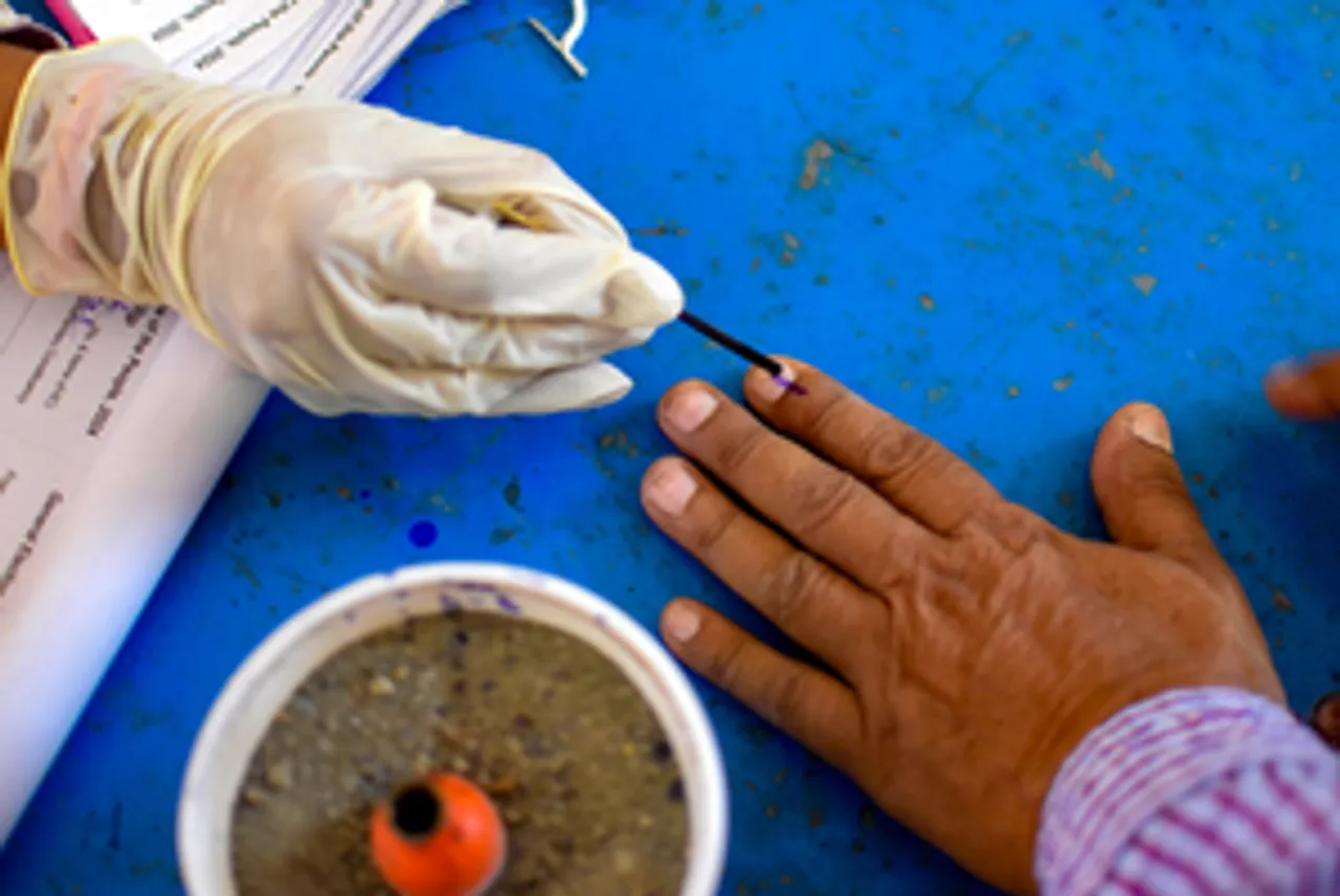 Amritsar: An election official marks a voter's finger with the indelible ink during the seventh and last phase of Lok Sabha polls
