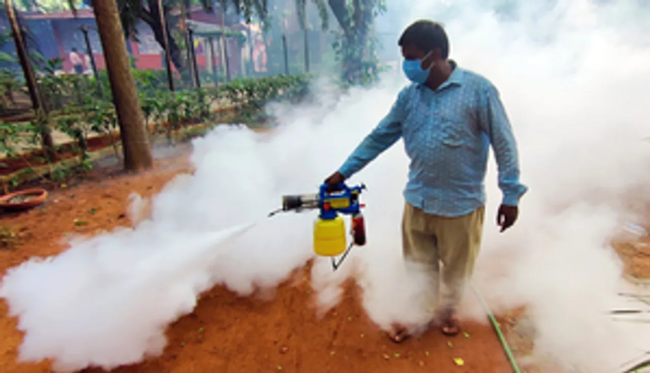 Bengaluru: Bruhat Bengaluru Mahanagara Palike (BBMP) personnel fumigate at Cubbon Park due to an increase in dengue cases