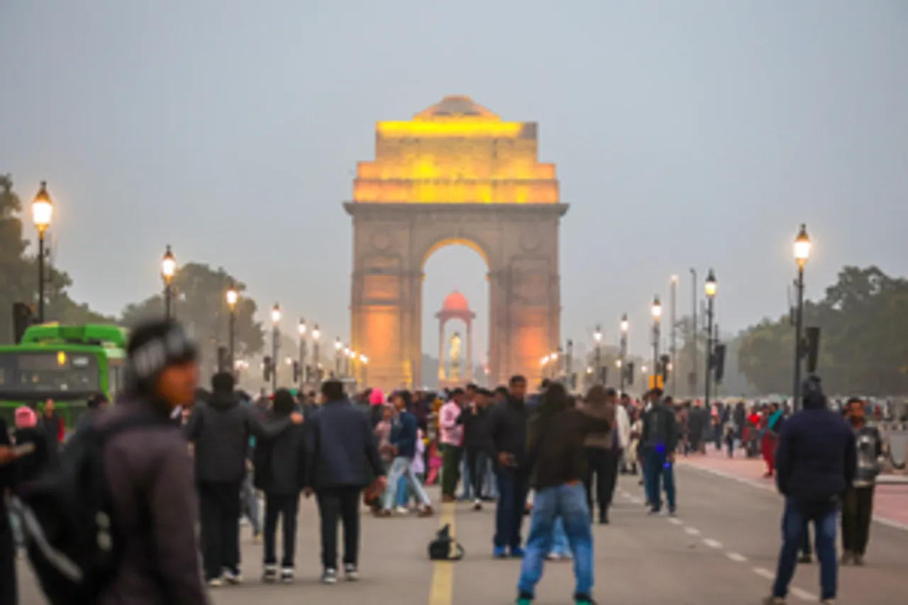 New Delhi: People visit India Gate on a cold winter day